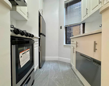 323 East 83rd Street - Photo Thumbnail 2