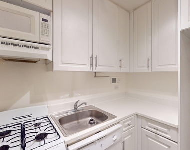 East 76th Street - Photo Thumbnail 2