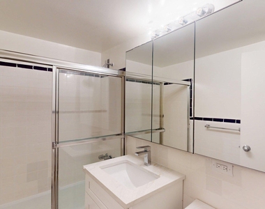 East 76th Street - Photo Thumbnail 3
