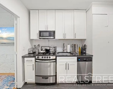 109 Madison Street - Photo Thumbnail 3