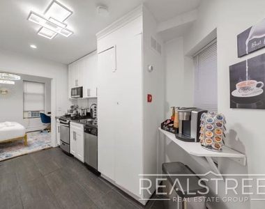 109 Madison Street - Photo Thumbnail 4