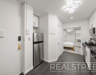 109 Madison Street - Photo Thumbnail 5