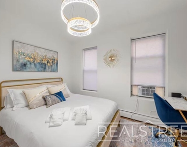 109 Madison Street - Photo Thumbnail 14