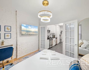 109 Madison Street - Photo Thumbnail 8