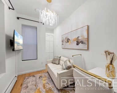 109 Madison Street - Photo Thumbnail 12