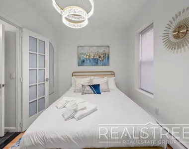 109 Madison Street - Photo Thumbnail 13
