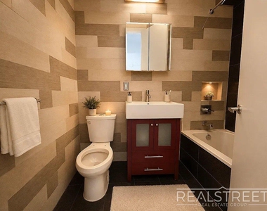 277 Menahan Street - Photo Thumbnail 4