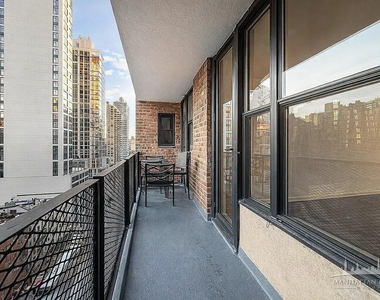 E 35th St - Photo Thumbnail 1