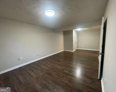 3015 Cascade Manor Drive - Photo Thumbnail 14