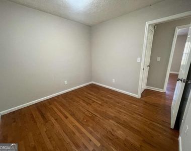 3015 Cascade Manor Drive - Photo Thumbnail 9