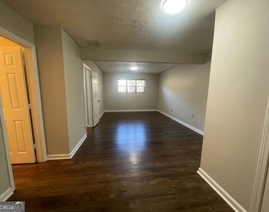 3015 Cascade Manor Drive - Photo Thumbnail 4
