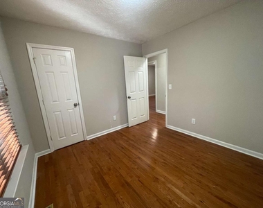 3015 Cascade Manor Drive - Photo Thumbnail 10