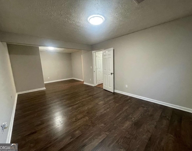 3015 Cascade Manor Drive - Photo Thumbnail 5