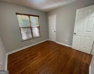 3015 Cascade Manor Drive - Photo Thumbnail 13