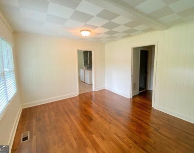 215 Pennsylvania Avenue - Photo Thumbnail 3