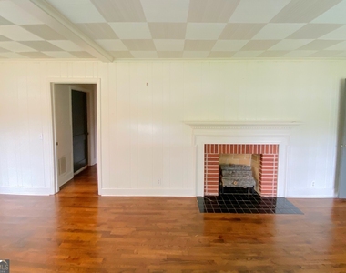 215 Pennsylvania Avenue - Photo Thumbnail 2