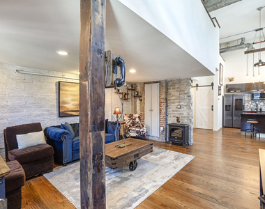 650 Glen Iris Drive Ne - Photo Thumbnail 8