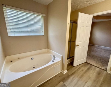 540 Chandon Way - Photo Thumbnail 14