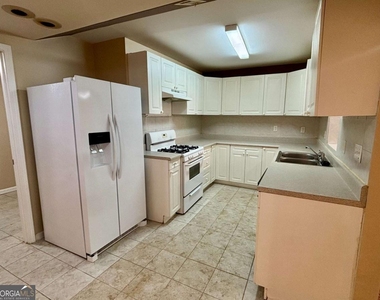 540 Chandon Way - Photo Thumbnail 28