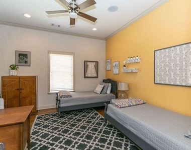 1084 Sanders Avenue Se - Photo Thumbnail 15