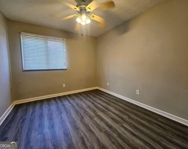 1192 Ashborough Drive Se - Photo Thumbnail 7
