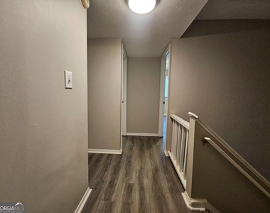 1192 Ashborough Drive Se - Photo Thumbnail 9