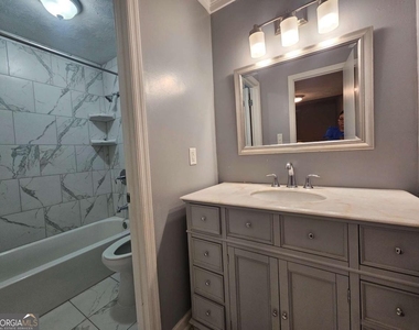 1192 Ashborough Drive Se - Photo Thumbnail 5
