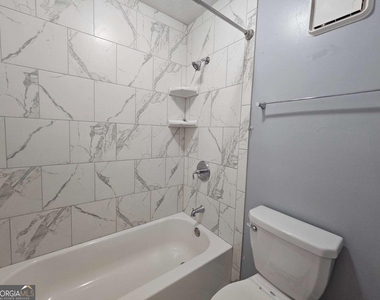 1192 Ashborough Drive Se - Photo Thumbnail 6