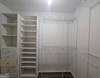 1192 Ashborough Drive Se - Photo Thumbnail 3