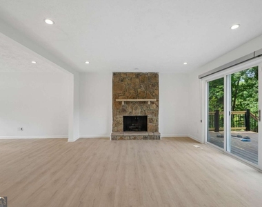 5132 Willow Point Parkway - Photo Thumbnail 6