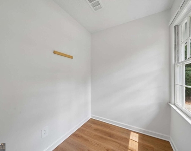 5132 Willow Point Parkway - Photo Thumbnail 17