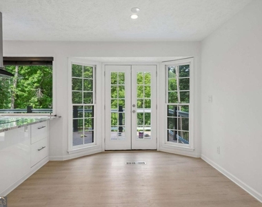 5132 Willow Point Parkway - Photo Thumbnail 8