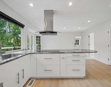 5132 Willow Point Parkway - Photo Thumbnail 9