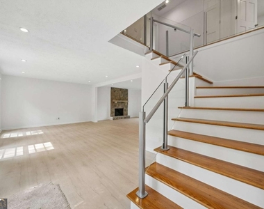 5132 Willow Point Parkway - Photo Thumbnail 1