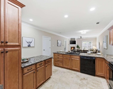 2826 Fox Wood Lane - Photo Thumbnail 11