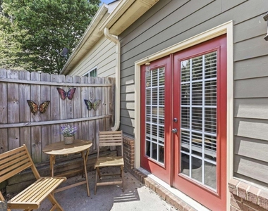 2826 Fox Wood Lane - Photo Thumbnail 32