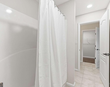 2826 Fox Wood Lane - Photo Thumbnail 18