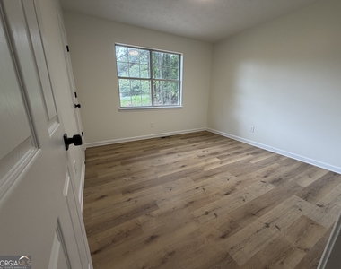 1730 Bullock Drive - Photo Thumbnail 5