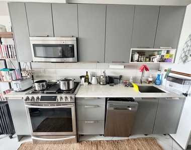 977 Manhattan Avenue - Photo Thumbnail 1