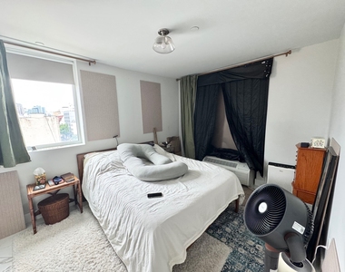 977 Manhattan Avenue - Photo Thumbnail 2