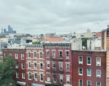 977 Manhattan Avenue - Photo Thumbnail 6