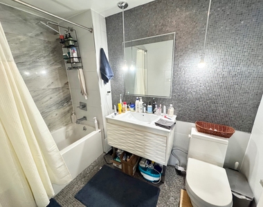 977 Manhattan Avenue - Photo Thumbnail 3