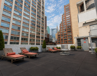 East 46th Street - Photo Thumbnail 5
