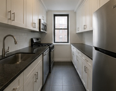 East 59th Street - Photo Thumbnail 1