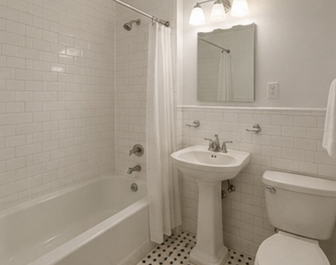 East 59th Street - Photo Thumbnail 5