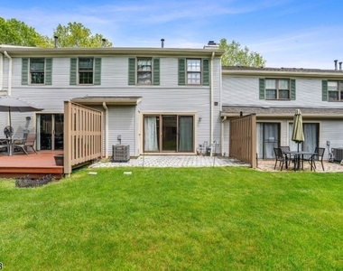 309 English Place - Photo Thumbnail 23