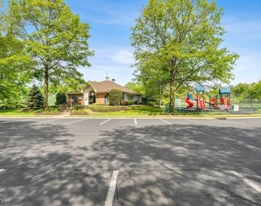 309 English Place - Photo Thumbnail 24