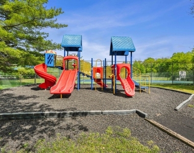 309 English Place - Photo Thumbnail 27