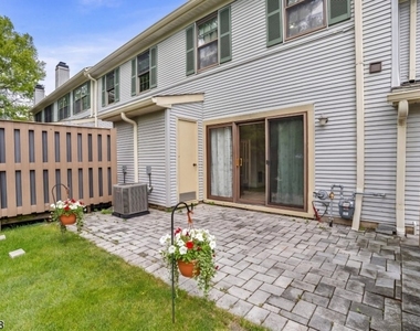 309 English Place - Photo Thumbnail 22