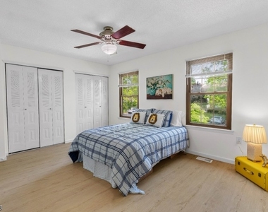 309 English Place - Photo Thumbnail 17